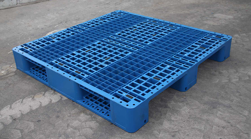 1212160 Three-Runner Grid Deck Pallets 11