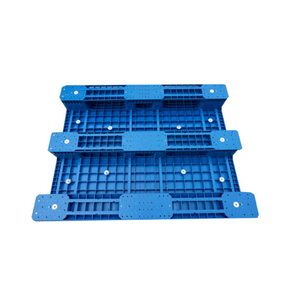 1300X1000X165mm-Flat-Top-Plastic-Pallets-with-3-Runners-5