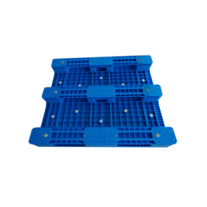 1300×1100-Assembled-Three-Runner-Flat-Deck-Plastic-Pallets-4