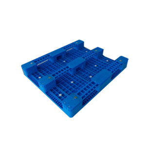1300×1100-Assembled-Three-Runner-Flat-Deck-Plastic-Pallets-5