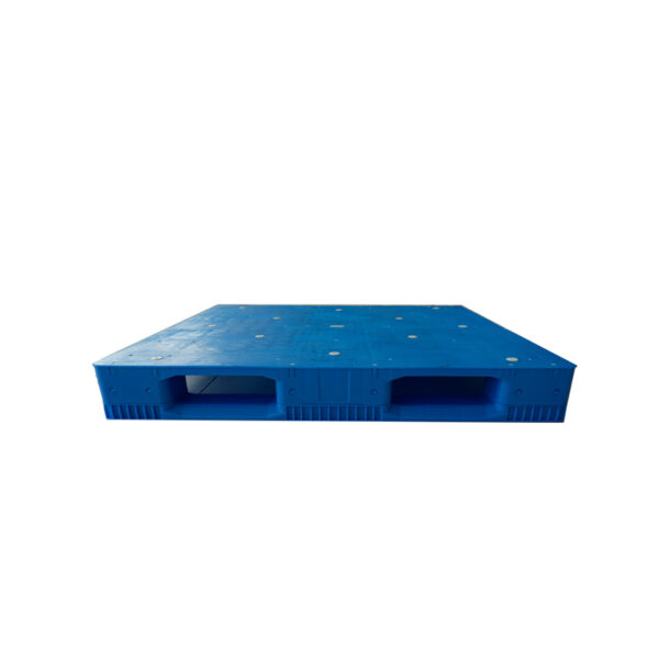 1300×1100-Assembled-Three-Runner-Flat-Deck-Plastic-Pallets-6