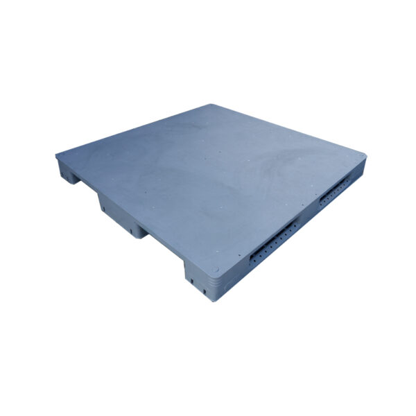 1650×1650×165-Welded-Flat-Deck-Plastic-Pallets-with-3-Runners-1