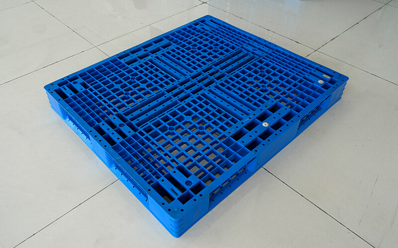  1400x1200-Six-Runner-Full-Perimeter-Grid-Plastic-Pallets-11