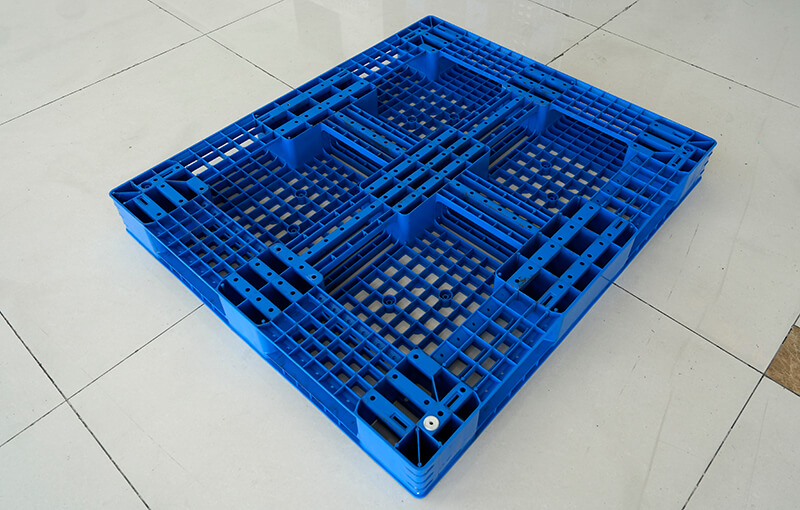  1400x1200-Six-Runner-Full-Perimeter-Grid-Plastic-Pallets-12