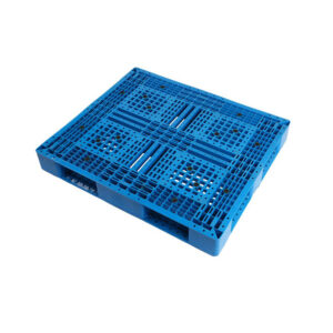 1311150-Six-Runner-Plasic-Pallets 1