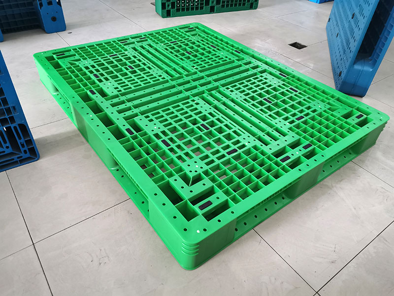1412150-Six-Runner-Grid-Deck-Plastic-Pallet-22