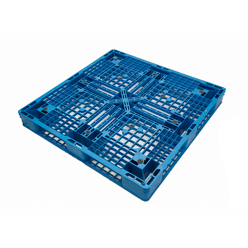 1111125-1100x1100-Light-Weight-Six-Runner-Grid-Plastic-Pallets-1