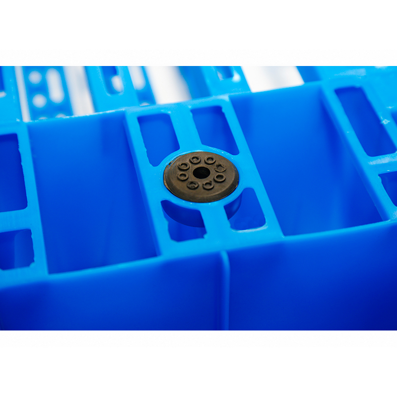 1111125 1100x1100 Light Weight Six-Runner Grid Plastic Pallets 5