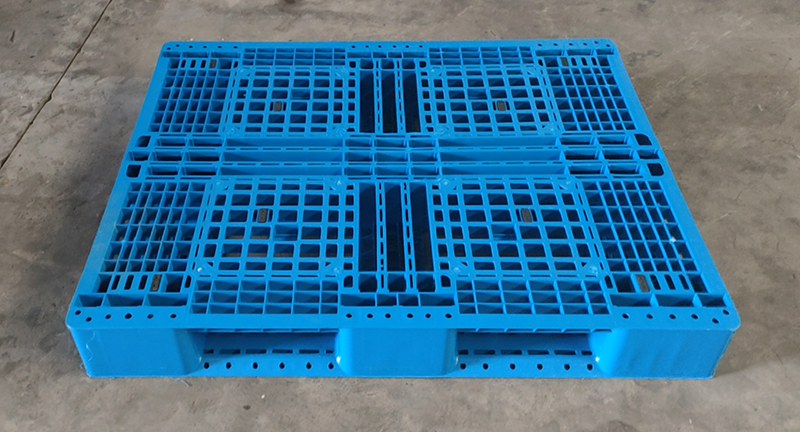1200x1000-Heavy-Duty-Six-Runner-Pallets-for-Food-Beverage-11