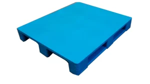 Blue flat-deck three-runner plastic pallet for cold-storage pallet selection